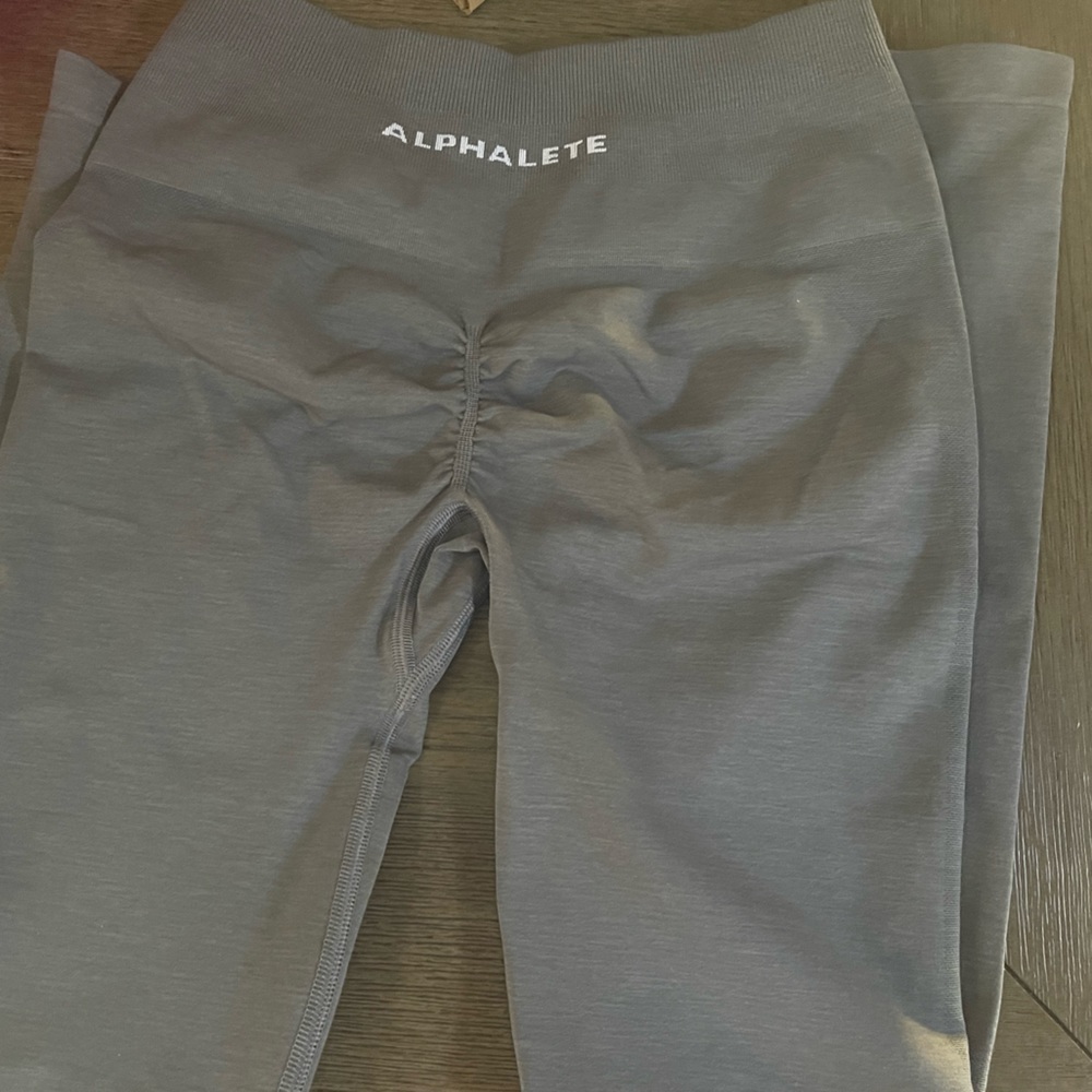 Alphalete Amplify leggings in Titanium Color